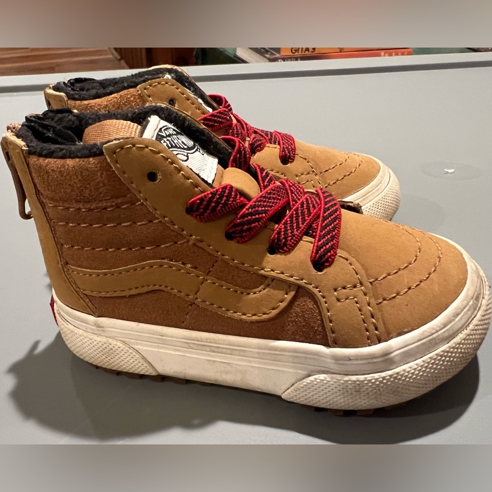Toddler Vans MTE size 4